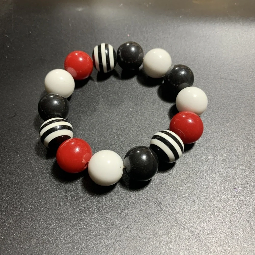 Faux, Costume, Estate Jewelry, Beaded Single Strand Stretch‎ Santa Bracelet 5-7